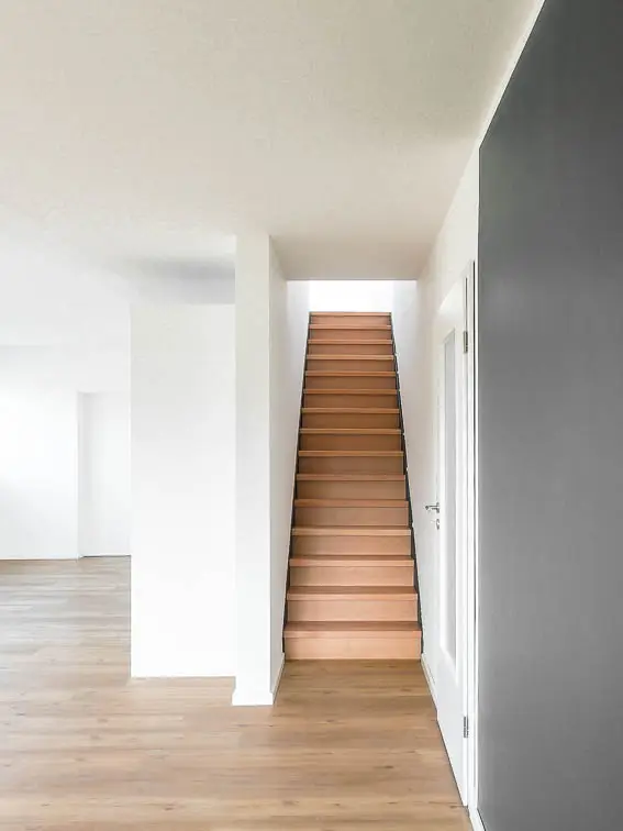 Die Maisonettetreppe führt zum Spitzboden Die Maisonettetreppe führt zum Spitzboden