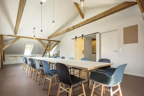 Dachgeschossausbau zu Pausenräumen für Erzieher