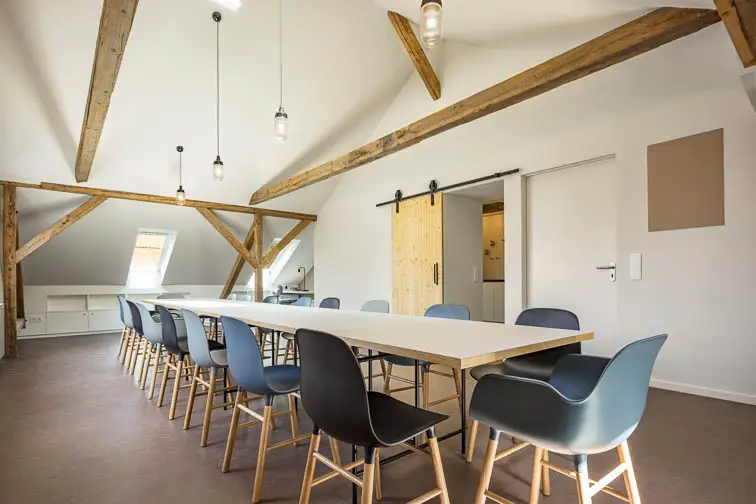 Dachgeschossausbau zu Pausenräumen für Erzieher