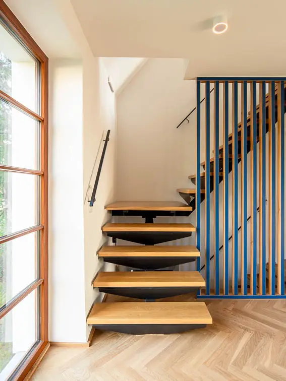 Auf Augenh&ouml;he der Kinder: der als freistehendes M&ouml;bel entwickelte Waschplatz