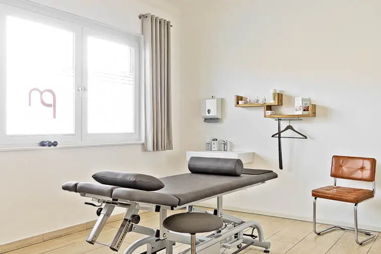 Jeder Behandlungsraum verfügt über ein Handwaschbecken Jeder Behandlungsraum verfügt über ein Handwaschbecken