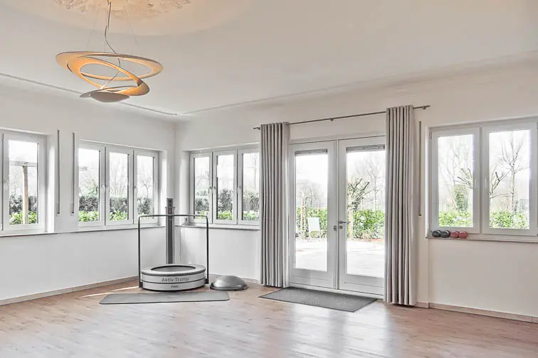 Der Gruppenraum im Erdgeschoss lässt sich flexibel nutzen Der Gruppenraum im Erdgeschoss lässt sich flexibel nutzen